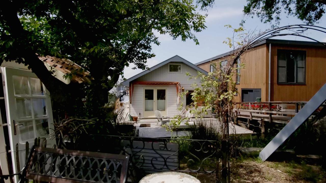 Houseboat Apartment With Water Terrace, Free Parking, Free Bikes & Fast Wifi Amsterdam Zewnętrze zdjęcie